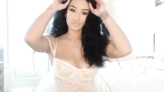 carmen_bella Cute bitch jerks off her dick