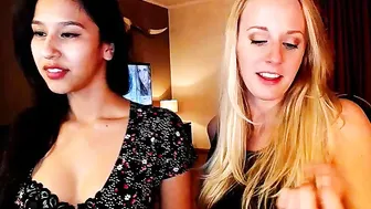 wildestkitten Mature BBW fucks both holes