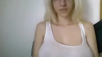 evaevelin Cute kral masturbates with a vibrator
