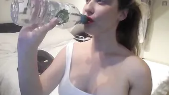 khloenxtdoor Baby pulls both holes