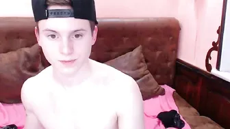 rebeccawthmanuel Cute female sucking dick