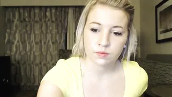 kaliii_jones Beautiful slut plows pussy with phallus