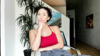 alisummers Beautiful girl shows sexy body