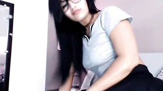 sweet_lau Naughty babe excites with her body