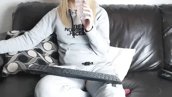 fuckbate20155 Charming courtesan jerks pussy with dildos