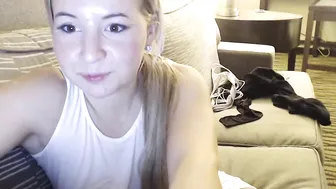 kaliii_jones slender model pulls pussy