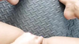 busty_ir_housewife Slut fucks the cap with his fingers