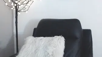 kimtylor Busty latina caresses shaved cunt