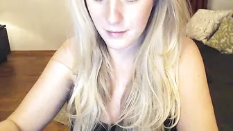 wildestkitten Hot babe masturbates shaved cunt