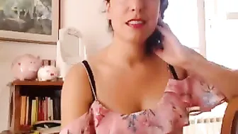 evabelle Incendiary Shmara plays with a big dildo