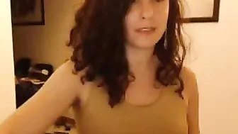 evabelle Cute lady gently massages pussy