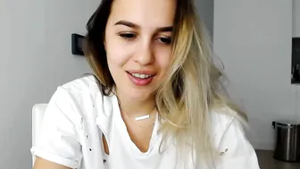 mirrabbella Obstinate mare fingers jerking her pussy