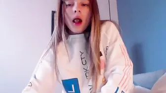 kendalltyler Sexy lady fucks shaved holes