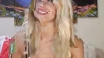 alywow An imposing bitch puts her dildo in the vagina