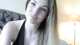 hotbeauty00 Shameless bitch brings herself to orgasm