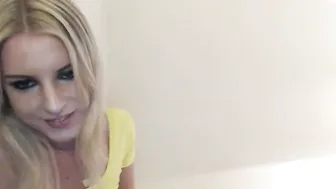 londonrae Sweet sweetie gives a big booty