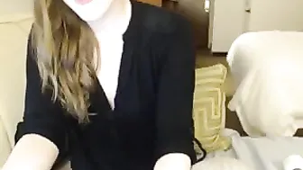 deafangel Famous slut fucks both holes