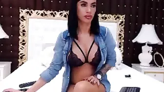 malkinna Kralia in stockings intensely fingering vagina