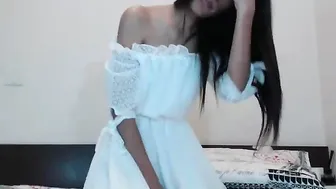 alex_nicha Luxurious lady gently masturbates pussy