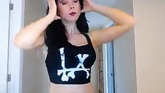 casssie Gorgeous babe fucks her shaved pussy