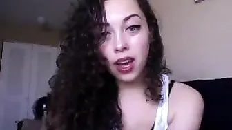 kailahlovee Slender babe masturbates shaved pussy