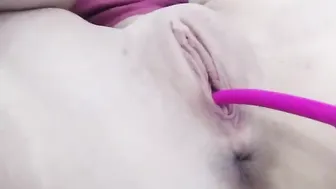 diffgirls Thick shmarina fucks herself with fingers