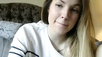 hotbeauty00 Naughty chick puts big tits