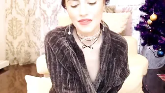 evarosse Slutty female gently pulls pussy