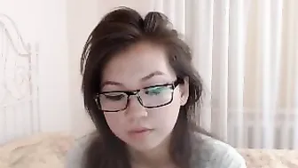 koreancat shaking tits to music