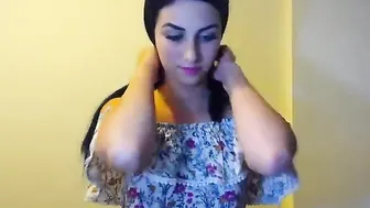 miss Amazing confused posing in free chat