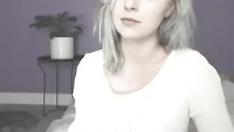 lillexie Juicy slut gently masturbates cunt