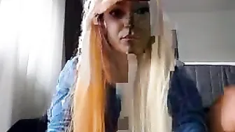 awesomeblonde Beautiful lady pulls pussy