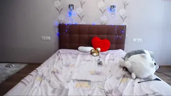 sexyalice1997 Big breasted slut gently wrestles pussy