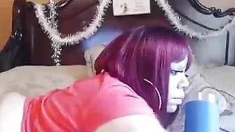 imsowet333 bitch jerks off dildo