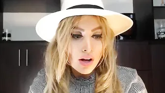 lizztayler Cute blonde fucks herself with a phallus