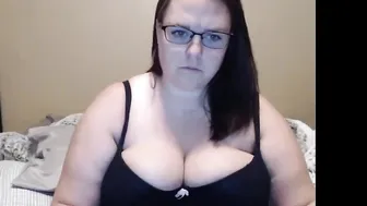 jandeo8 Sexy chick sucks dildo