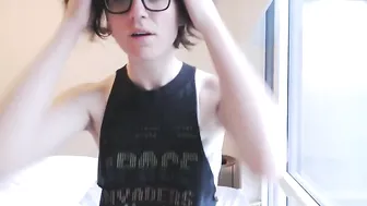 emilypeter Passionate skin jumps on a dildo