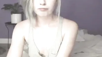 lillexie Tiny in a mask caresses the vagina