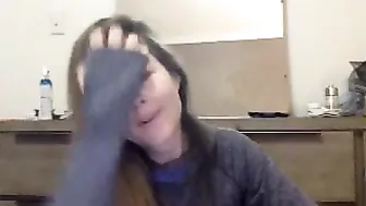 nicnevin_fae Nude chick posing on the couch