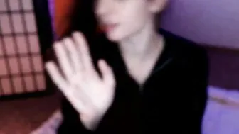 letitsnophie finger in the cave