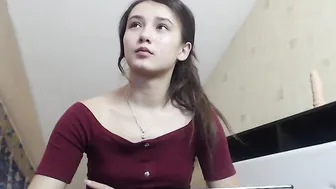 littlewetgf Naughty kurva fingering vagina in the shower