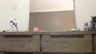 nicnevin_fae Beautiful bitch strips and caresses her pussy