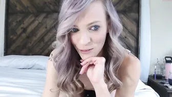 thesawyersweet Mature bitch handles pussy