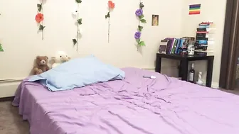 innocent_girl Defiant pussy fucks herself with a phallus