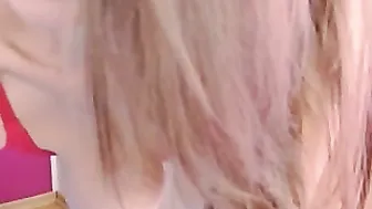 en_time The naughty bitch jerks off with sex toys