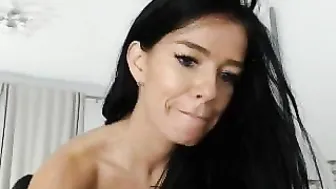 aileennxxx masturbating and playing with her pussy