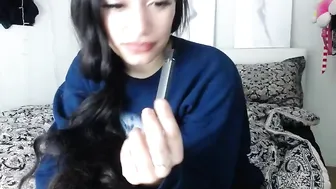 scar Luxurious queen takes off her underwear