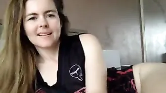 nicnevin_fae Crazy lady masturbates shaved pussy