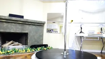 SandraPopa Seductive lady caresses beautiful breasts