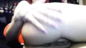 Missy_Cupcake Hot brunette girl pulls her pussy